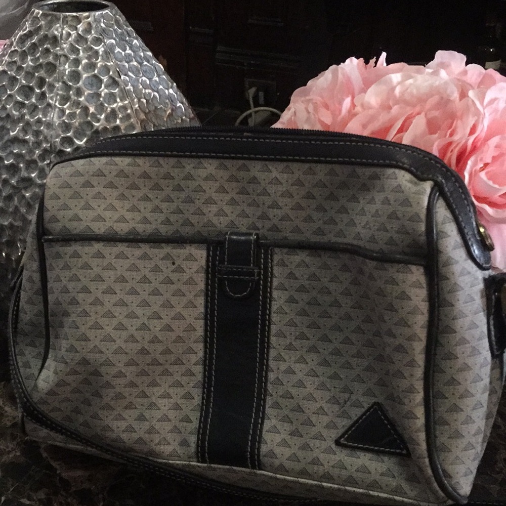 Liz Claiborne Cross bag